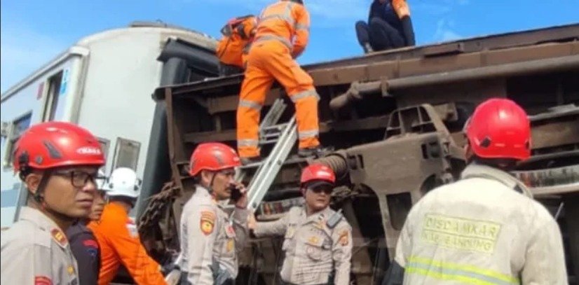 Tabrakan Kereta di Cicalengka: Polri Fokus Evakuasi Korban