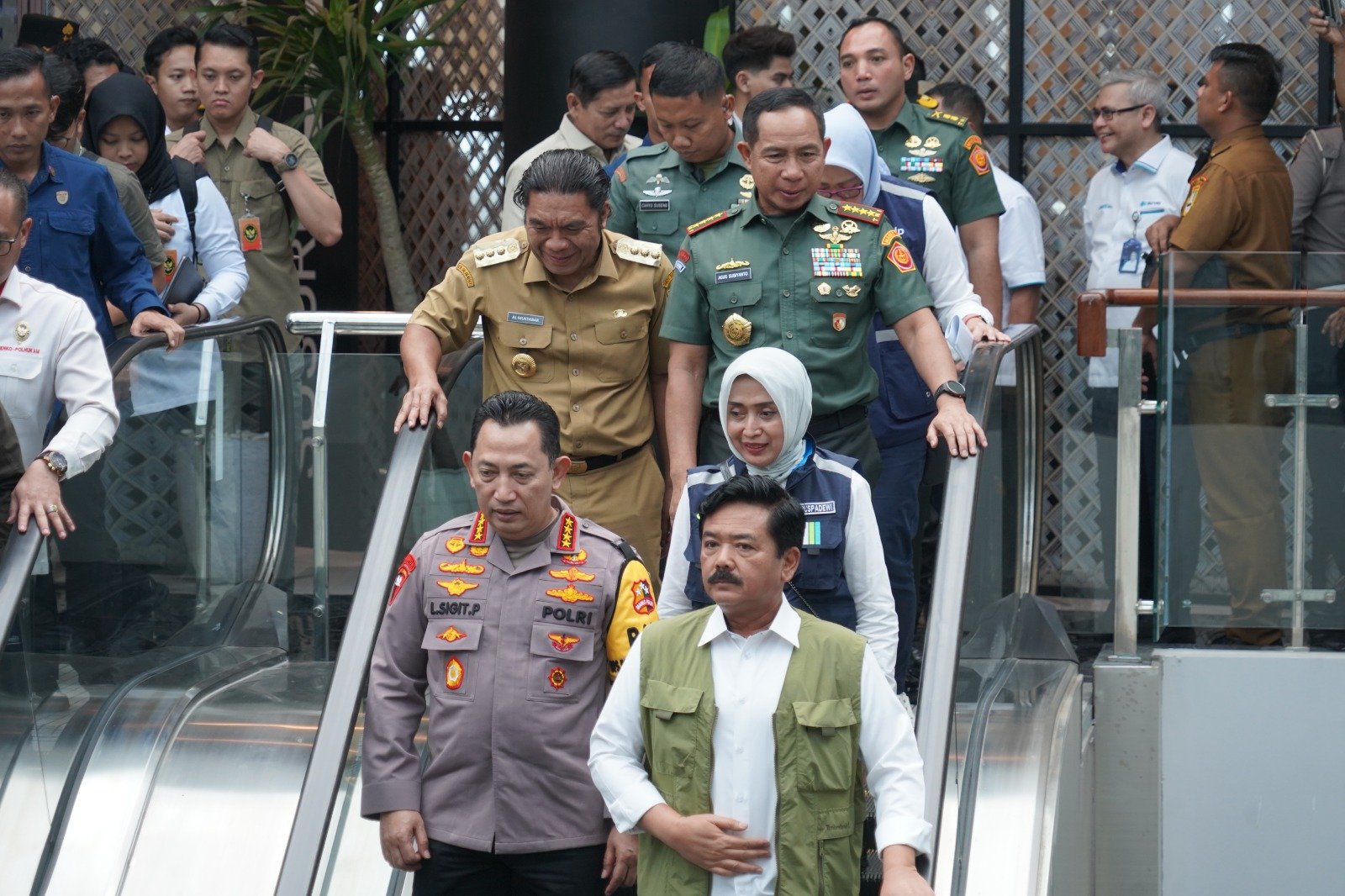 Panglima TNI dan Pejabat Tinggi Tinjau Kesiapan Mudik Lebaran di Pelabuhan Merak