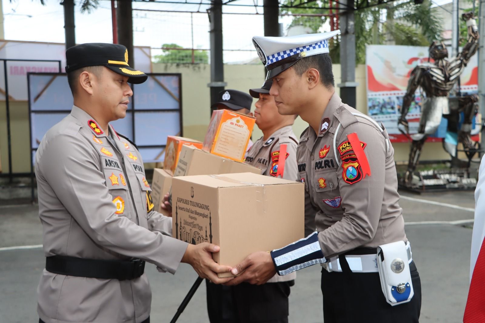 Bingkisan Lebaran dari Kapolres Tulungagung: Sentuhan Kemanusiaan di Hari Raya