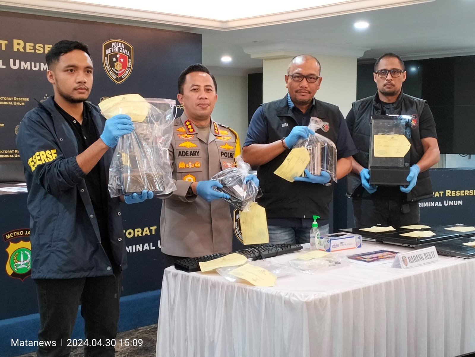 Ditreskrimum Polda Metro Jaya Ungkap Kasus Perjudian Online di Tangerang