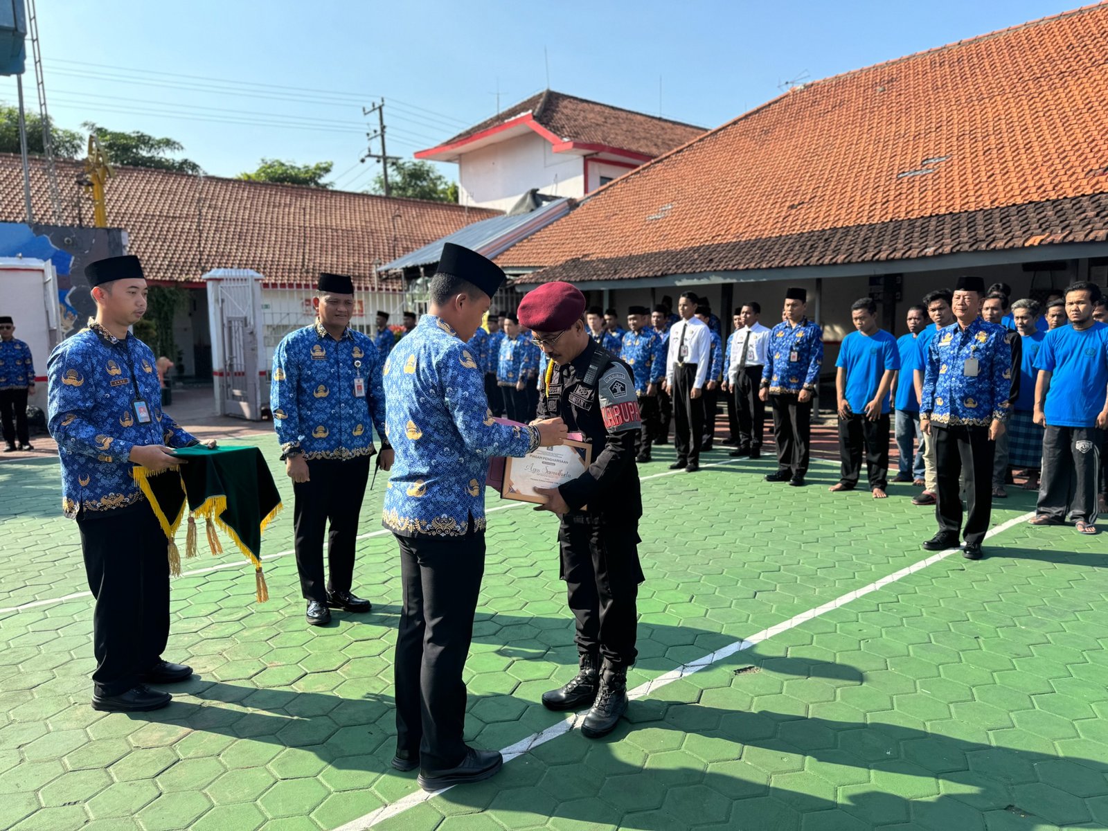 Satu Pegawai Lapas Kediri Mendapat Penghargaan Pegawai Teladan