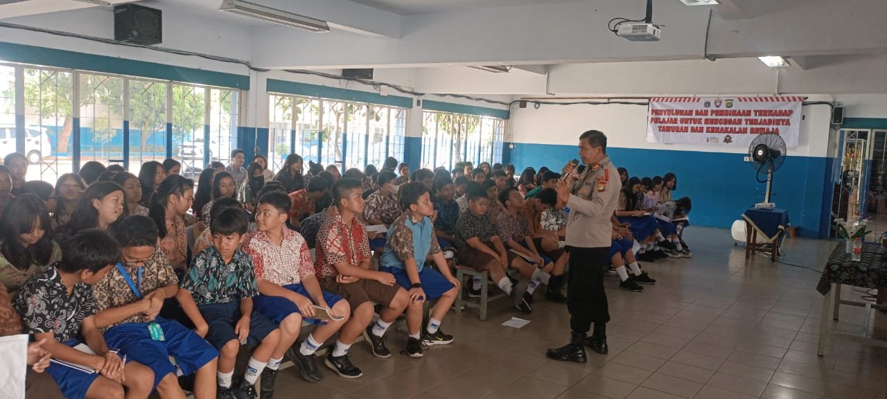 Polsek Koja Laksanakan Program Police Go To School di SMP Strada Bahas Bahaya Gadget dan Tawuran