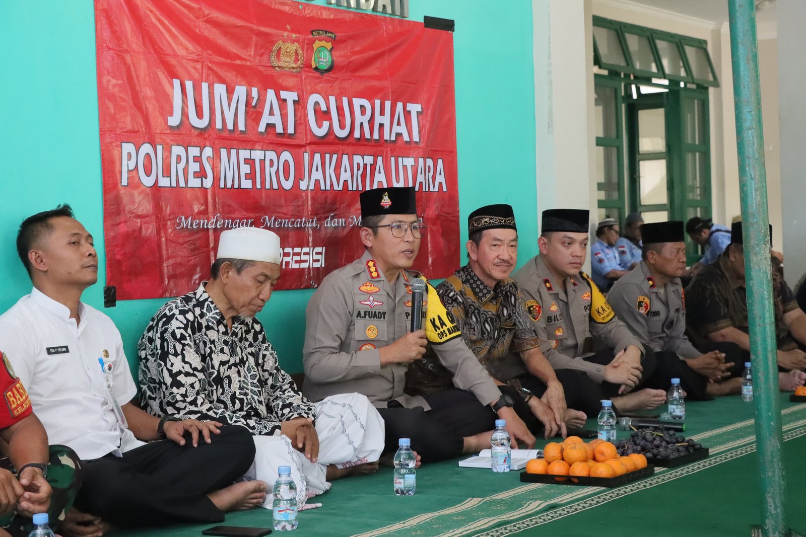 Kapolres Metro Jakarta Utara Gelar Jumat Curhat di Masjid Al Bahrul Amieq, Sunter Jaya