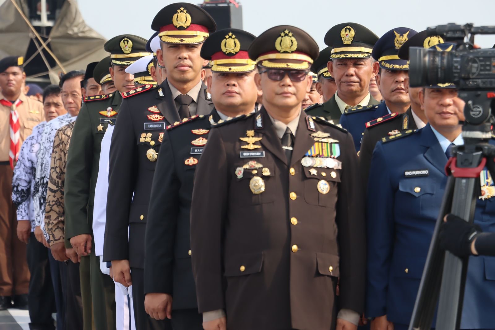 Memperingati Hari Pahlawan Wakapolres Jakarta Utara Bersama Pejabat Negara Gelar Upacara Tabur Bunga