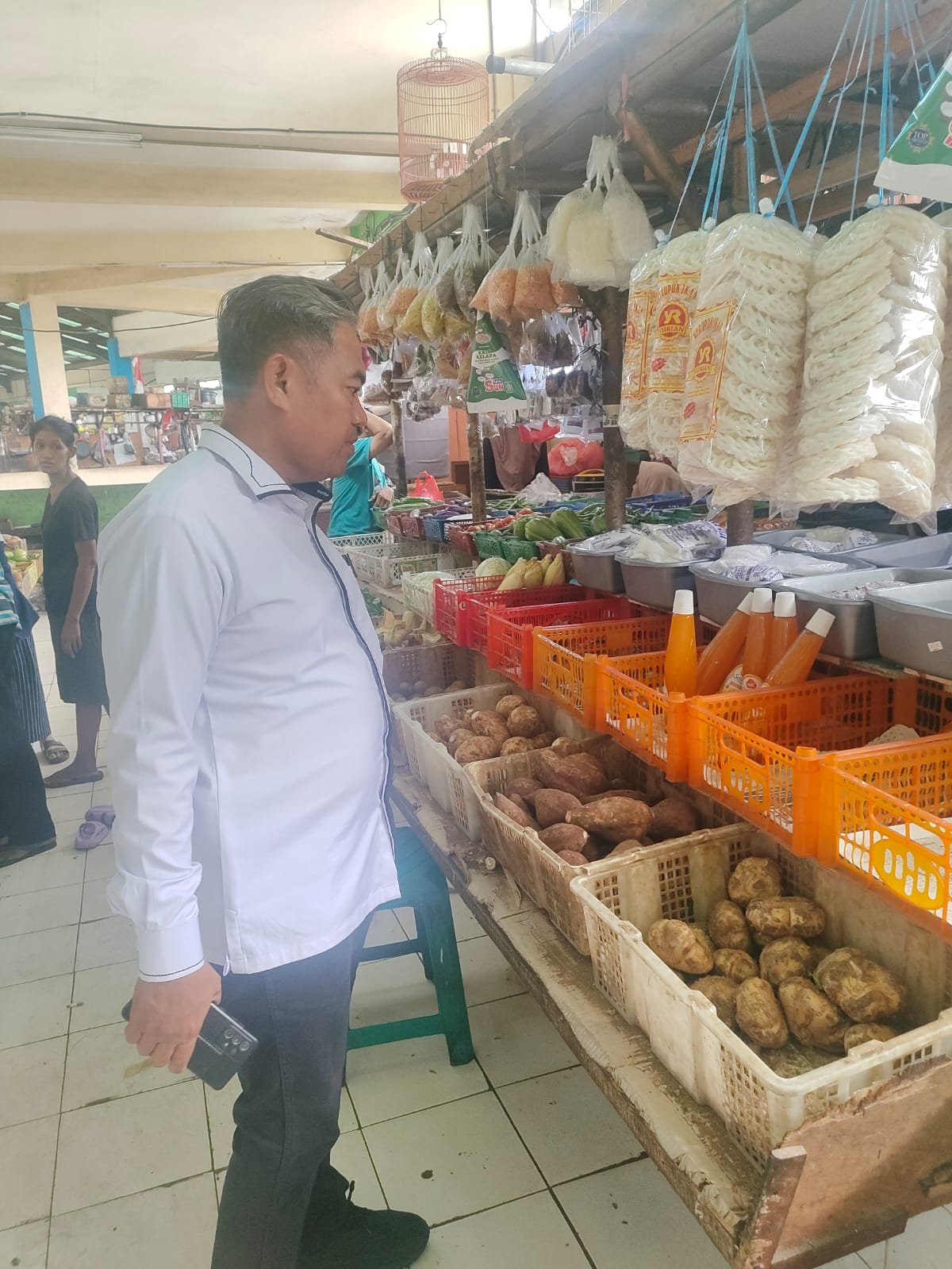 Kanit Intel Polsek Pademangan Pantau Harga dan Kondisi Kamtibmas di PD Pasar Jaya Pademangan Timur