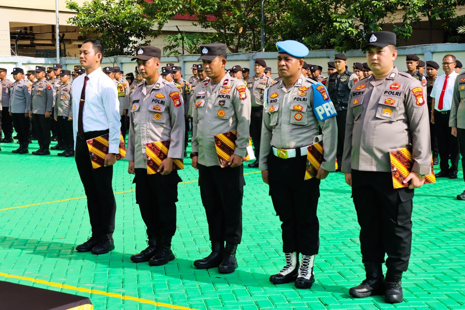 21 Anggota Polres Metro Jakarta Barat di Anugerahi Penghargaan atas Dedikasi dan Prestasi