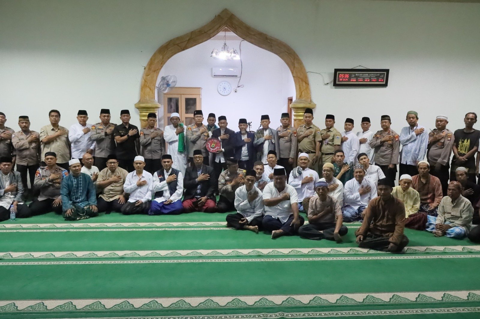 Suling: Merajut Silaturahmi dan Harmoni Bersama Polri di Masjid Sabilillah