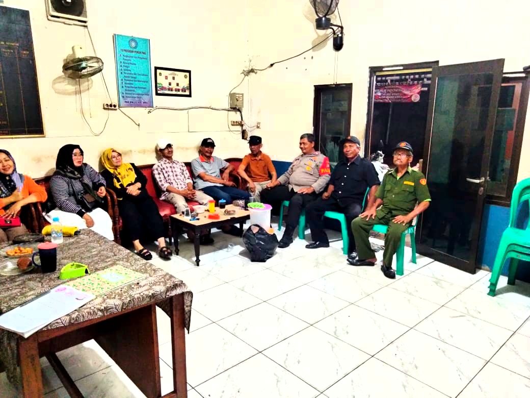Polsek Koja Gelar Program Cooling System di Pos Satkamling RW 002 Rawa Badak Utara