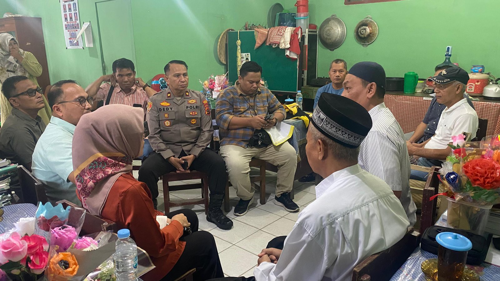 Polisi Bantu Mediasi Siswa SD Dihukum Duduk di Lantai