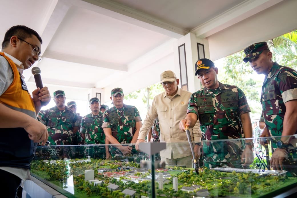 Wakasad Dampingi Menhan Tinjau Pembangunan Fasilitas Latihan Tempur Multidimensi Pusdikpassus