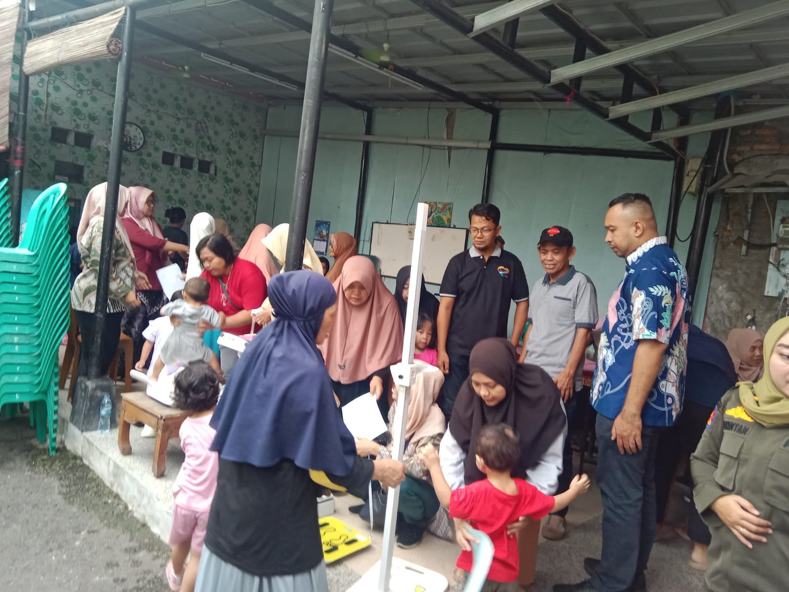 Kegiatan Posyandu Lansia dan Balita di RW 05 Pisangan Timur Berlangsung Meriah