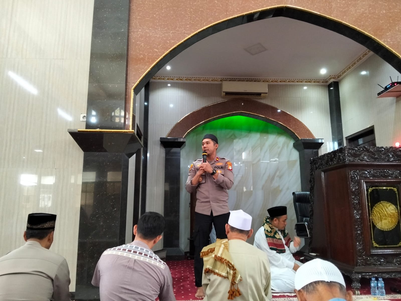 Kapolsek Kelapa Gading Gelar Sholat Jumat Bersama Tokoh Agama dan Masyarakat di Masjid Al - Amin