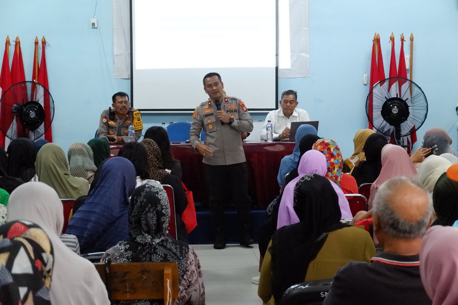 Kapolsek Pademangan Sosialisasi Cegah Kenakalan Remaja kepada Orang Tua Siswa SMPN 42 Jakarta Utara