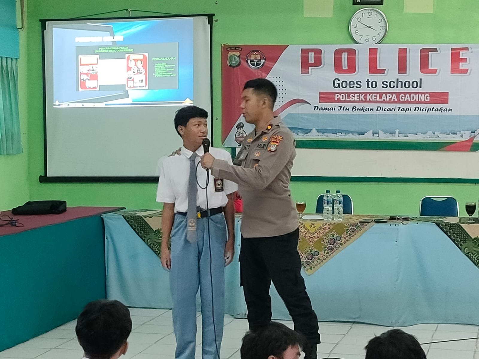 Polsek Kelapa Gading Gelar Police Goes to School di SMK Jaya Jakarta