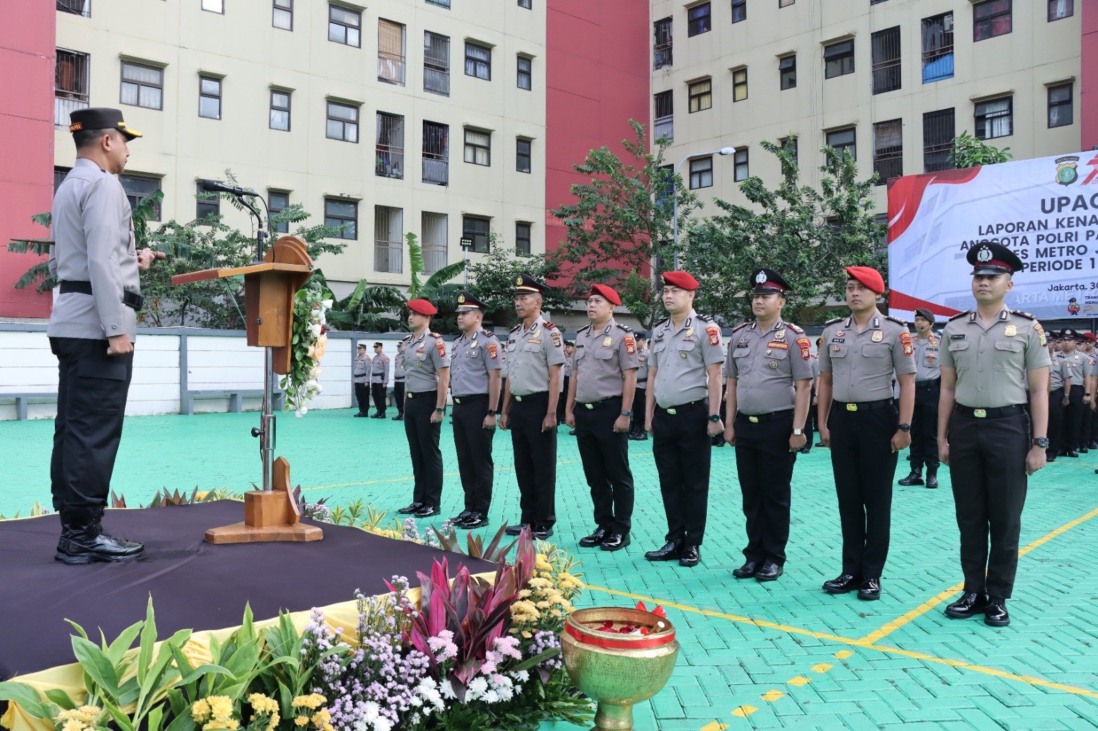 Kapolres Jakbar Pimpin Upacara Kenaikan Pangkat Jelang Hari Bhayangkara ke-79