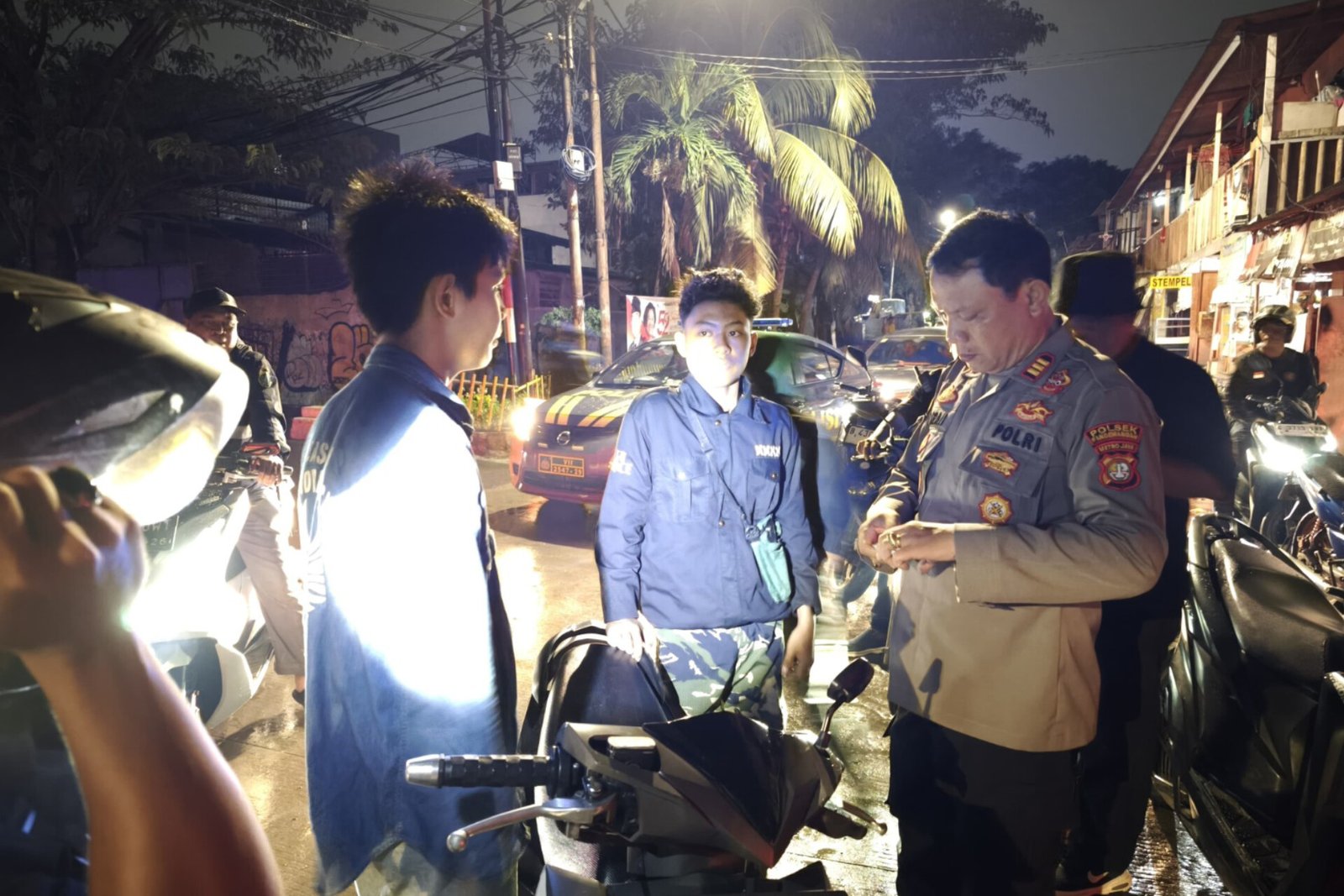Tengah Malam Berpatroli untuk Pademangan yang Damai, Puluhan Personel Gabungan Dilibatkan
