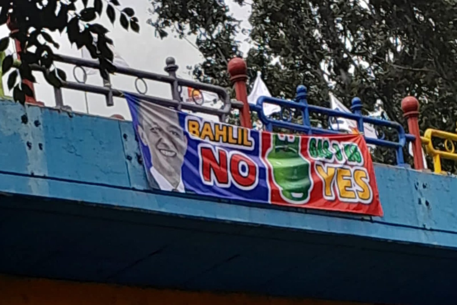 Spanduk Bahlil No ,Gas 3 Kg Yes,Bermunculan di Tangerang, Akademisi: Kebijakan Terlalu Cepat